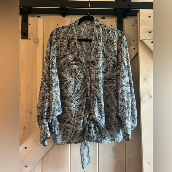 LIKE NEW Wishlist Tie Front Blouse - Picture 3 of 8